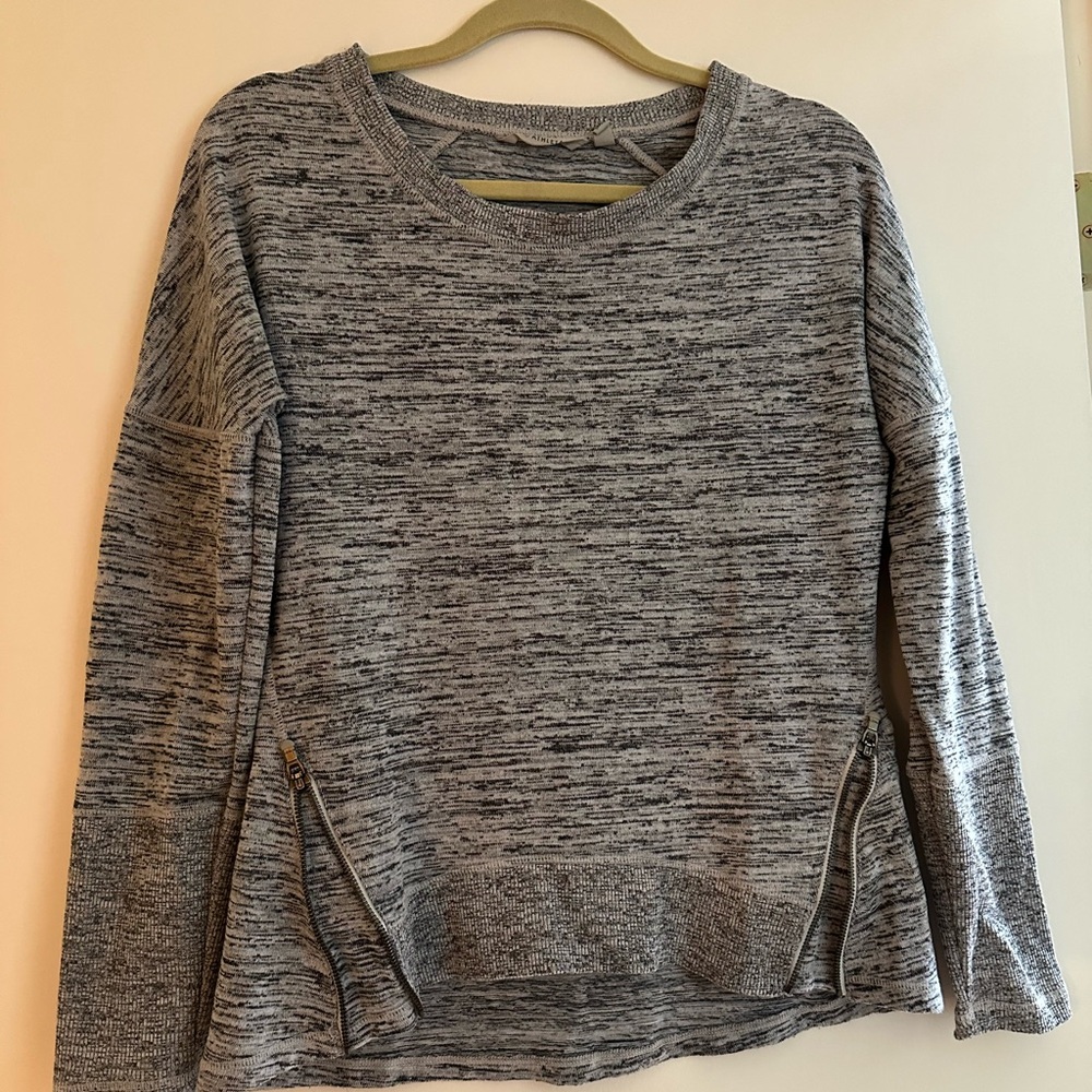 Athleta Gray Boxy Long Sleeve Sweatshirt